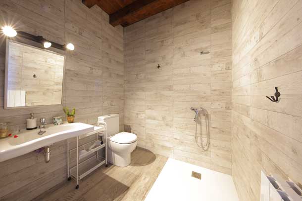 apartament rural amb bany adaptat